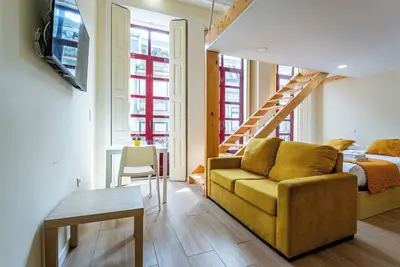 Image de Close to Everything Your Oporto Yellow Prm 1f