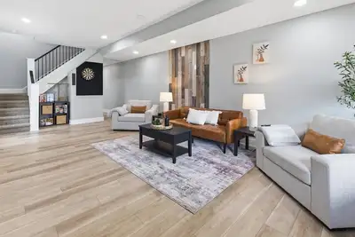 Image de Freshly renovated 3 story house near downtown Indy