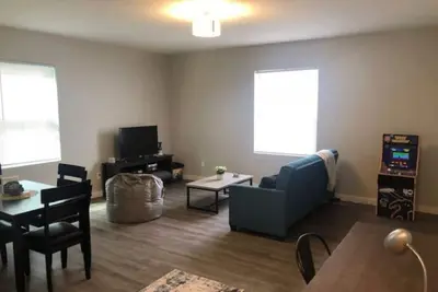 Image de 3143 Dover #2 · Modern Apartment High End Finishes & Washer/Dryer In-unit.