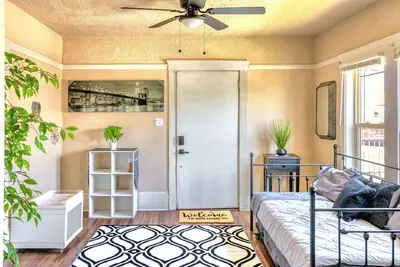 Image de Charming 2-bedroom house in Oakland perfect for your getaway