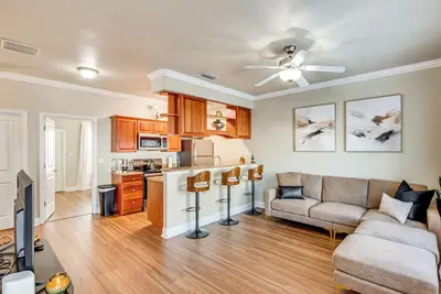 Image de 3 Mi to Fsu! Pet-Friendly Townhome w/ Pool Access