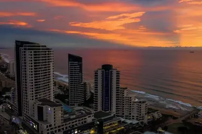 Image de Contemporary 2-Bedroom Apartment Steps From Umhlanga'S Pristine Beachfront