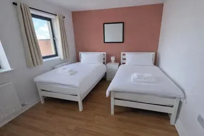 Image de 2-Min Walk to Belfast Centre - Bright Spacious with Views - Free Secure Parking
