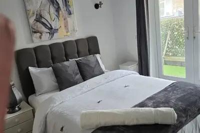 Image de 2 bedroom en suite apartment with private balcony in Southsea