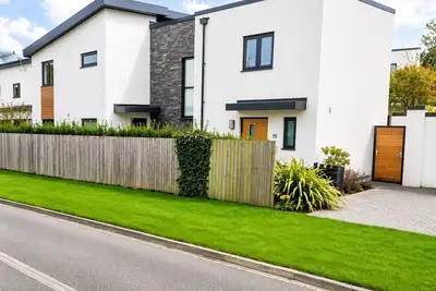 Image de Modern Exeter Home | 2 Double Bedrooms | Garden & Parking | Ideal for Families & Contractors