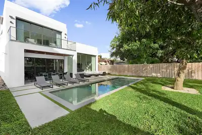 Image de Design District Modern Lux Villa, Pool, Grill, Games