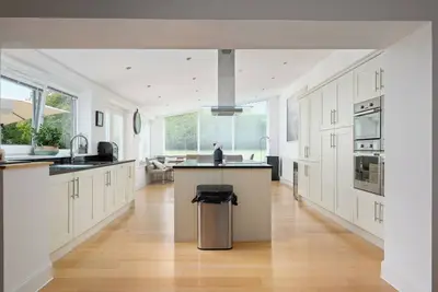 Image de House with Private Indoor Heated Pool, Sauna & Hot tub