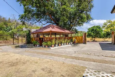 Image de 3-bedroom estate in tranquil Calatagan perfect for relaxing getaways