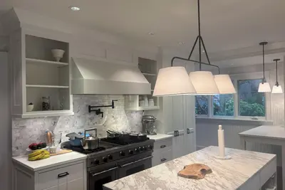 Image de New listing. Renovated craftsman. One block from greenlake. Sleeps 8.