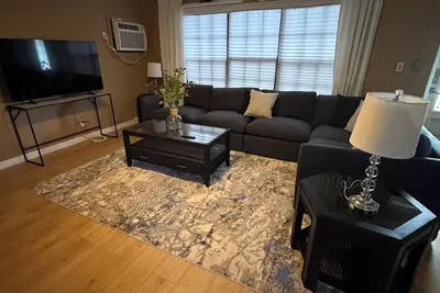 Image de Awesome 5-bedroom home with pool  in vibrant Miami Aventura/Miami Gardens Area
