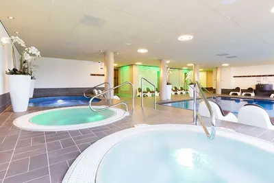 Image de Comfortable Stay with Indoor Pool Use and Free Private Parking