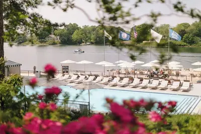 Image de Peaceful, Modern Room Perfect for Groups Seeking Relaxing Waterfront Experience