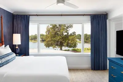 Image de King Suite w/ Access to Seasonal Pool, Marina, Courtyard + Free Parking