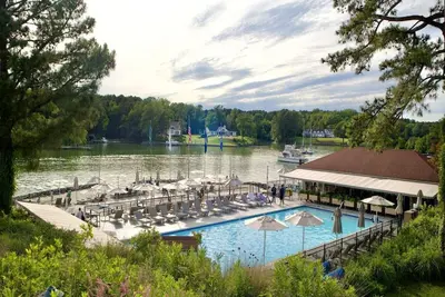Image de Relax & Recharge in 2 Vista Suites! Seasonal Pool, Courtyard + Free Parking!