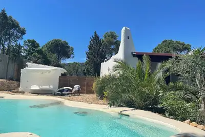 Image de Chia Eden Rock, Villa avec jardin méditerranéen, piscine privés et vue sur mer