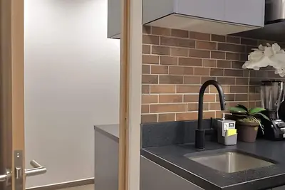 Image de Designer Loft in Top location w/ Kitchen & Ac