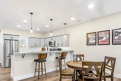 Image de Condo in Downtown Brevard