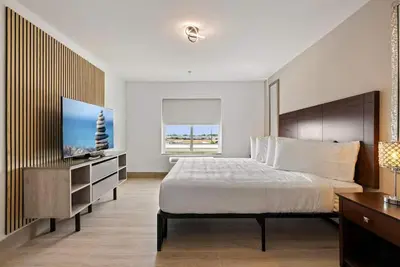 Image de Experience a Quiet Room & Outdoor Pool for a Perfect Relaxing Adventures