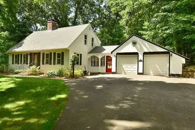 Image de Classic Country Home, in Bloomfield, Connecticut