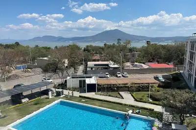 Image de Detached house with private rooftop, pool & lake view in Lago Luna, Chantepec, Jalisco.