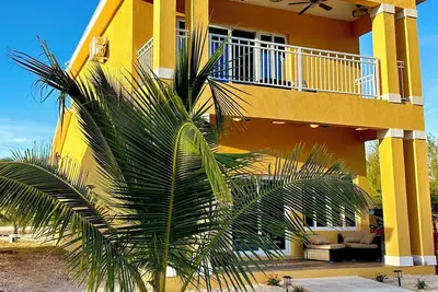 Image de 3-bedroom townhome located in Westend/Bootle bay only 66 miles off Palm Beach