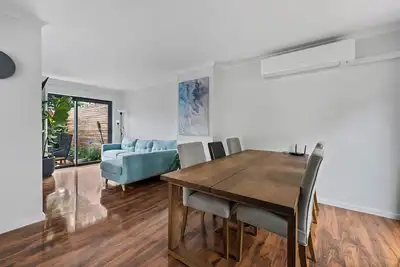 Image de Fully Renovated with Outdoor Fun