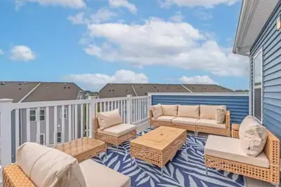 Image de Coastal Bayside Home with Amenities