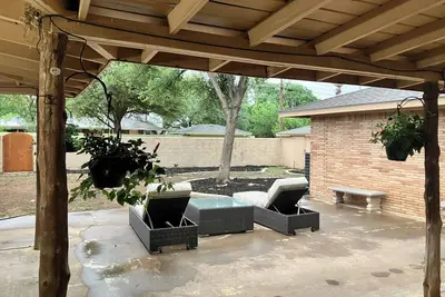 Image de Right at Home-Midland Home away from Home with Billiards