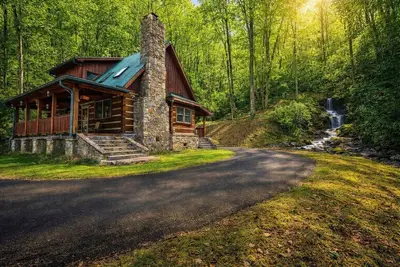 Image de Clean Waterfall river cabin min to town
