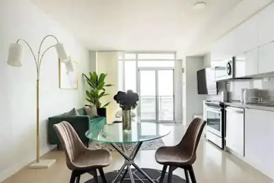 Image de Elegant 2br condo with Free Parking