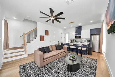 Image de 2br w Ensuite Baths + 7 Min to Nrg