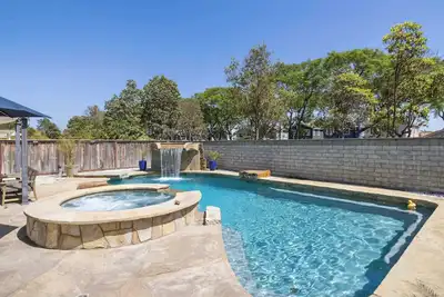 4br Oxnard Summer Escape with Guest House/Pool