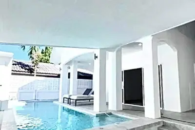 Image de Tranquil 4-bedroom private house  in adorable  naihan -Rawai. 1km. walk to beach