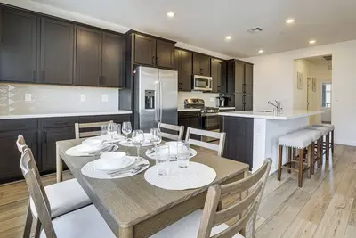 Image de Modern Henderson Townhome w/ Shared Backyard!