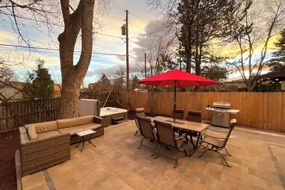 Image de Bbq, Hot Tub, Patio, Sunroom + Games!