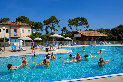 Image de Maison cosy terrasse piscine tennis lac à pied plage 5 min Soustons