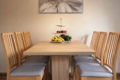 Image de Beautiful newly renovated apartment with panoramic balcony. Pet friendly