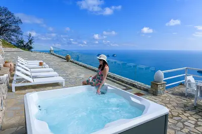 Image de Amore Rentals - Villa Lantana. Silence, Nature & Panoramic Hot Tub
