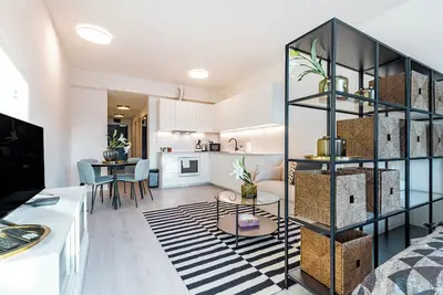 Image de Light & Airy Comfort Studio / Garage + Balcony