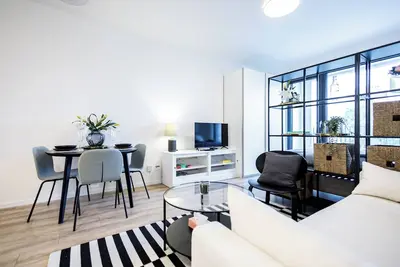 Image de Bright & Spacious Apartment / Garage + Balcony