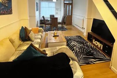 Image de Cosy 2 bed house, Wifi, Free Parking, 2 Smart TVs,