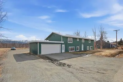 Image de Spacious 3-bd 2 ba in Palmer w/Large garage in Prime Location & Scenic views