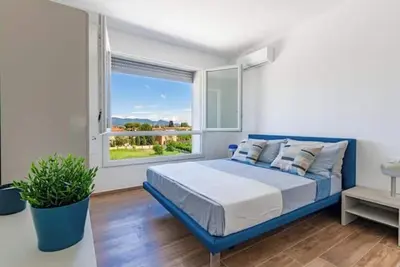 Image de Balcony Tower View - Modern Apartment with Private Parking