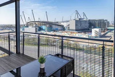 Image de 6th Floor Balcony Flat Walk To Coop Arena & Etihad - Pass the Keys