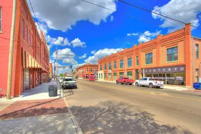 Image de Downtown Historic Apt. Sleeps 4. Wi-fi. Pets Ok!