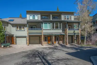 Image de Modern townhome on the river and walk to Cascade Chairlift! !