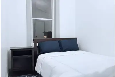 Image de 2-bedroom Apartment in Historical Newkirk District