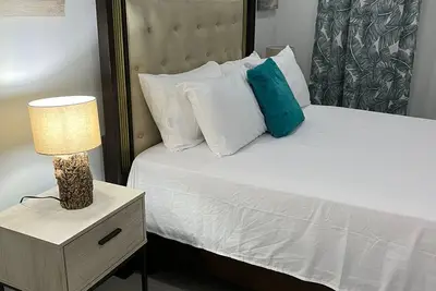 Image de The peaceful Hidden-Gem in the heart of Kingston waiting to welcome you.