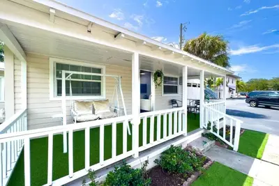 Image de 2b1b Stylish little house with Pool • Pets Ok #511