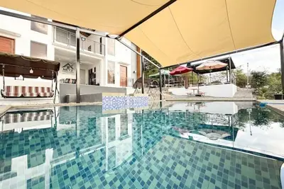 Image de Neyz Farmyardz | Whole House